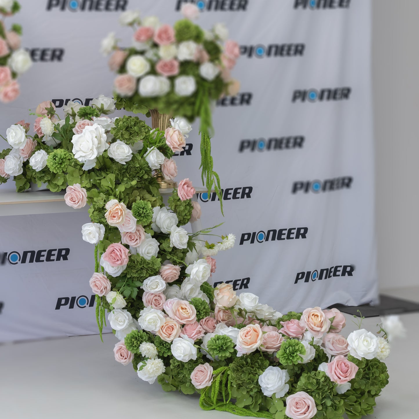 Blush Rose & Green Hydrangea Floral Runner